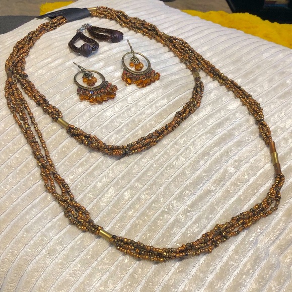☀️ NWT Beaded Double Strand Necklace with Two Pairs of Earrings - Picture 1 of 8